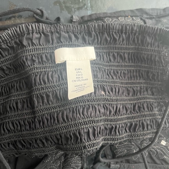 Cute crop top with lace on te front - Picture 2 of 3